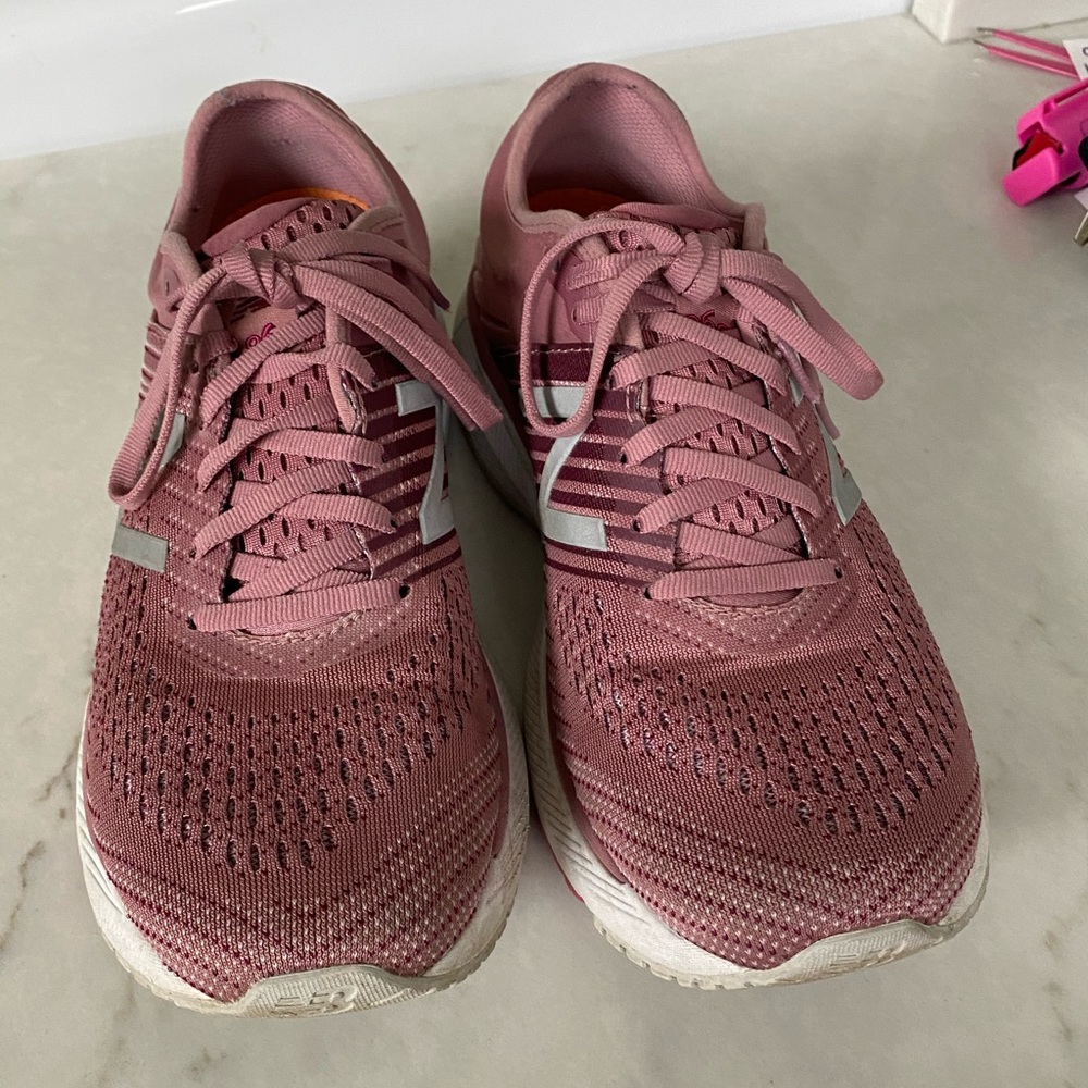 New Balance 860 size 9.5 used , missing insoles